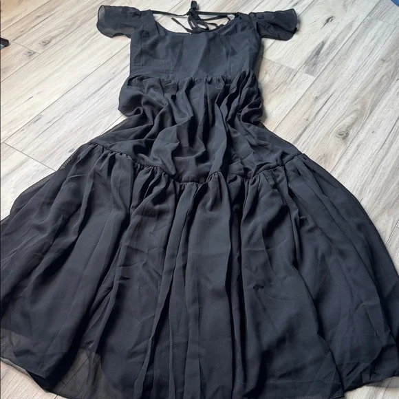 Elegant Black Dress - Picture 3 of 10